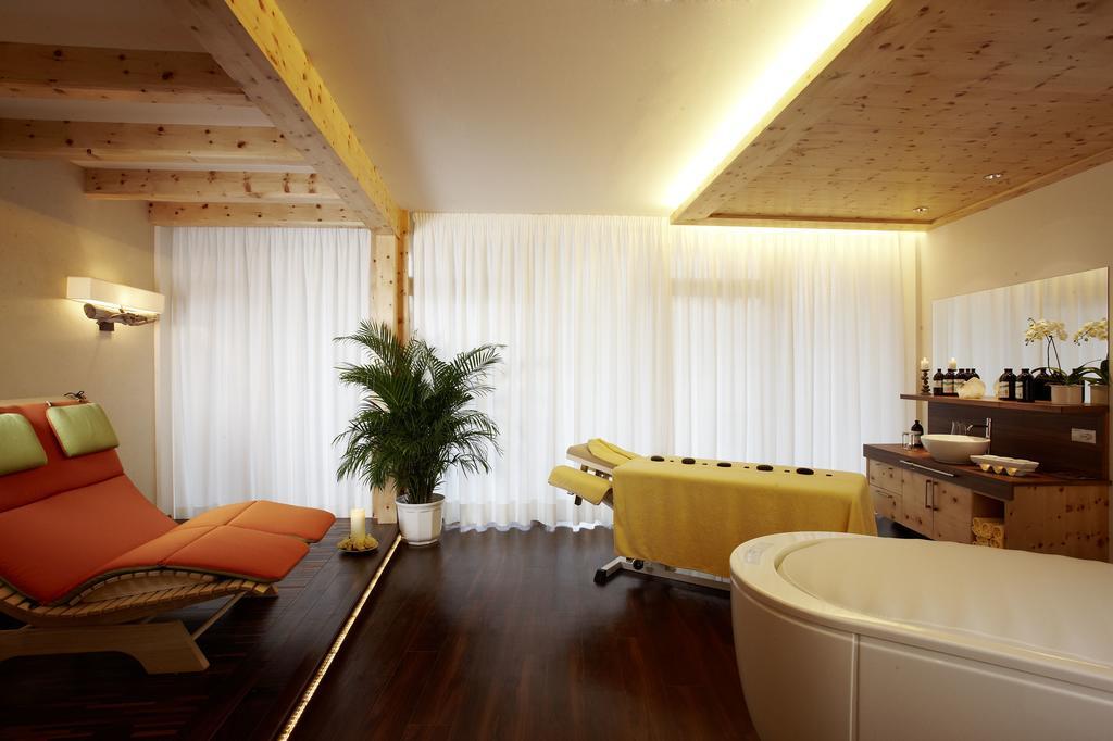 Der Waldhof Hotell Vollan Exteriör bild
