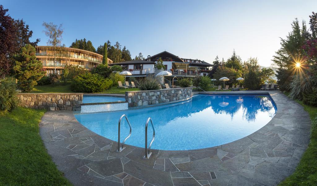 Der Waldhof Hotell Vollan Exteriör bild